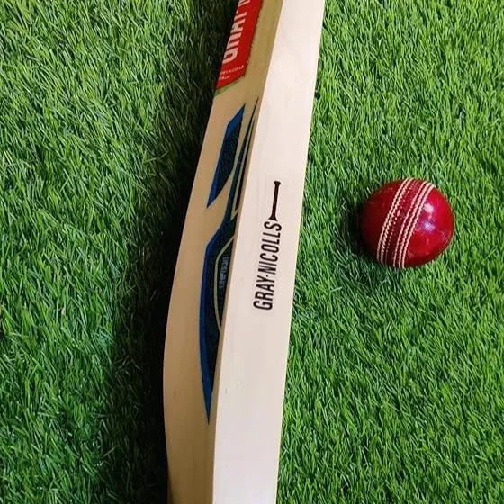 English Willow Cricket Bat | Grade 1 English Willow | Full Size Men’s Cricket Bat | 1050–1150 g | Short Handle | Natural Grains | Anti-Scuff Protection | Bat Cover Included Mobile Image 2